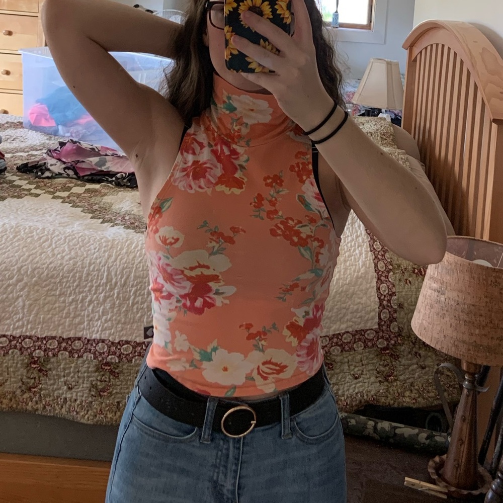High neck sleeveless crop top
